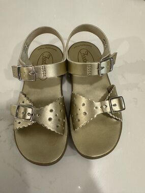FootMates Gold Girls Buckle Sandals with Scalloped Bow Straps